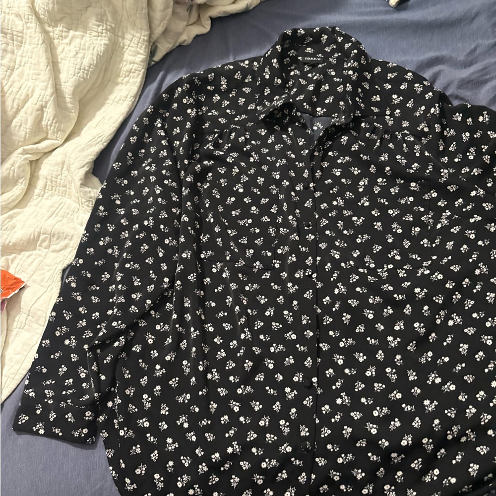 Torrid Black and White Patterned Women’s Shirt
